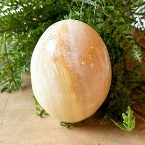 Banded Tan & White Carved Onyx Gemstone Crystal Egg Vintage